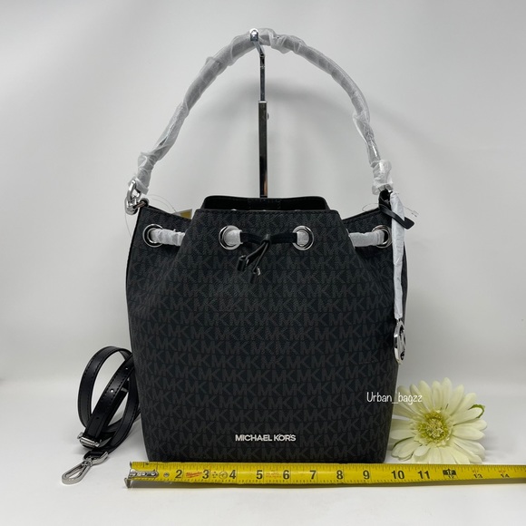 Michael Kors Eden Medium Bucket Bag and Wallet - Picture 7 of 13